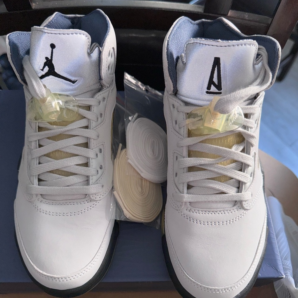 A MA MANIÉRE 5 V NIKE AIR JORDAN - WOMENS